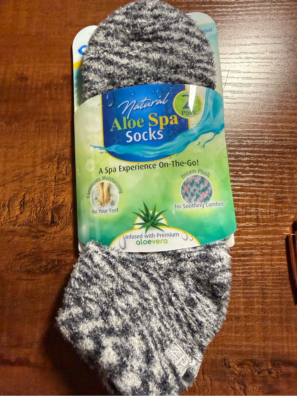 Cloudz Plush Aloe Spa Socks– Moisturizing Comfort - 2 pair pack *NEW